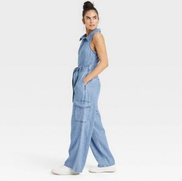 Women's denim cargo jumpsuit size 4 universal thread - Picture 2 of 5